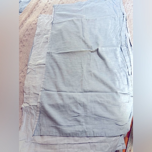 EUC POTTERY BARN Ultra Soft Handcrafted
TENCEL™/Cotton Sham, King size; set of 2 - Picture 2 of 2